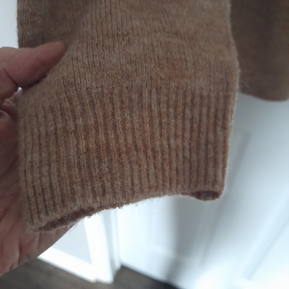 Woolen Bloom Sweater - Picture 4 of 5